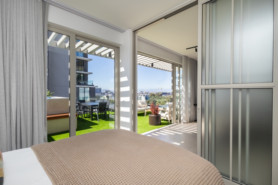 To Let 3 Bedroom Property for Rent in Green Point Western Cape